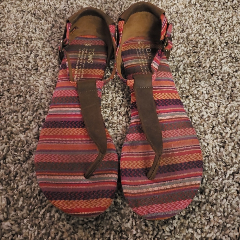 Tom's thong sandals